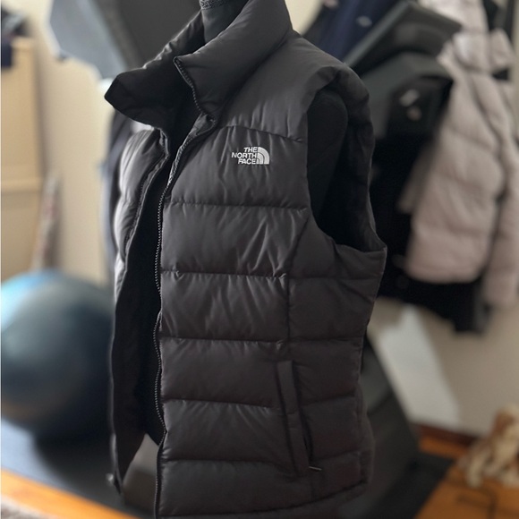 The North Face Black Puffer Vest - Picture 2 of 4